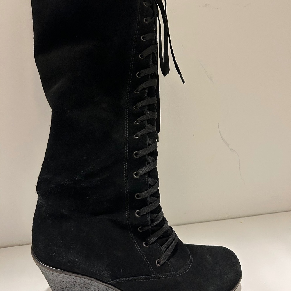Suede with side zip and front lace up